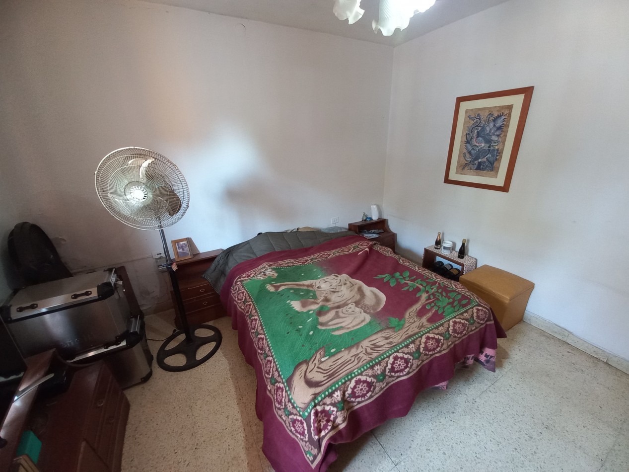 Casa de 2 dormitorios y dep. en Barrio Urquiza