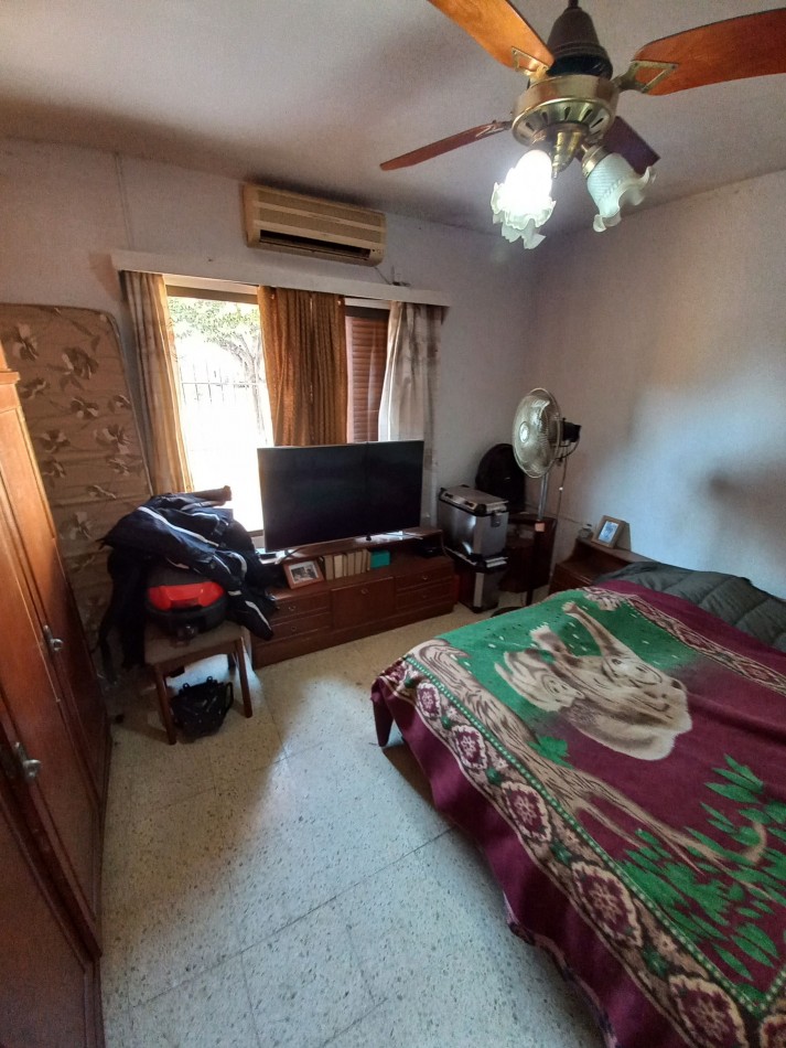 Casa de 2 dormitorios y dep. en Barrio Urquiza
