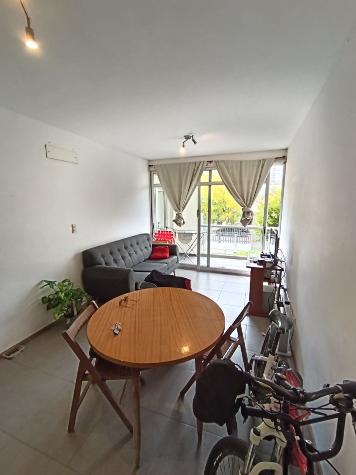 Departamento de 1 dormitorio con cochera en Roca y Garibaldi