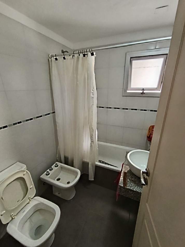 Departamento de 1 dormitorio con cochera en Roca y Garibaldi