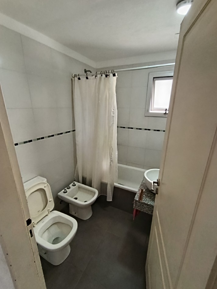 Departamento de 1 dormitorio con cochera en Roca y Garibaldi