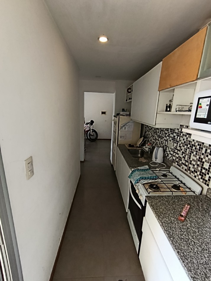 Departamento de 1 dormitorio con cochera en Roca y Garibaldi