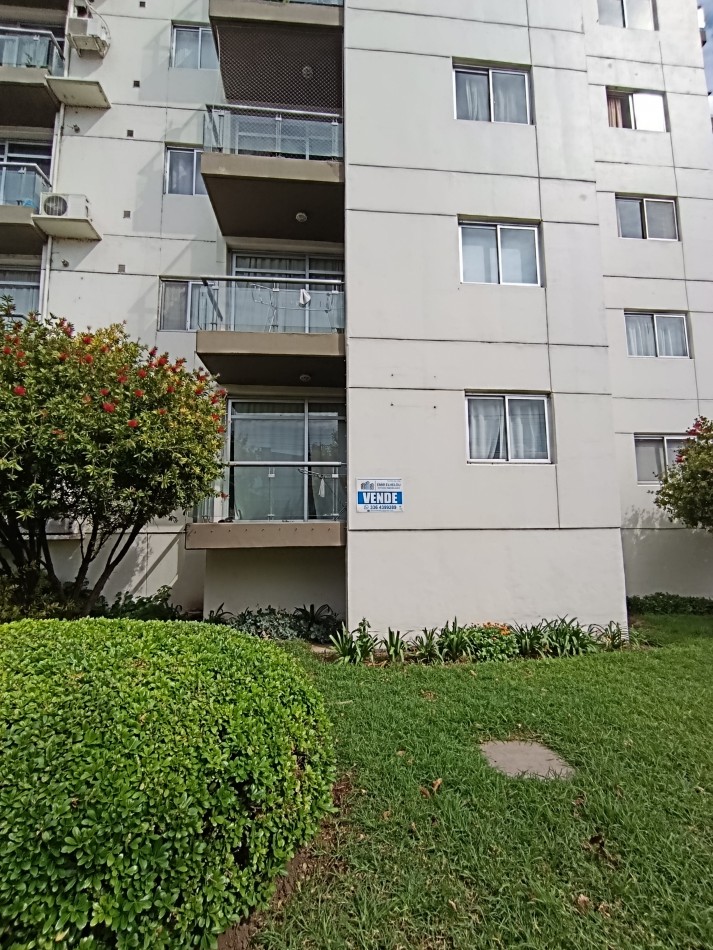 Departamento de 1 dormitorio con cochera en Roca y Garibaldi