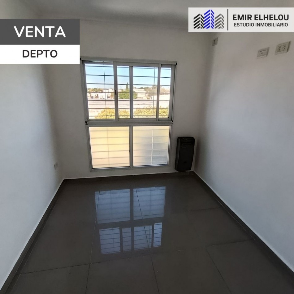 Departamento de 1 dormitorio con cochera y espacio vehicular en Balcarce 346