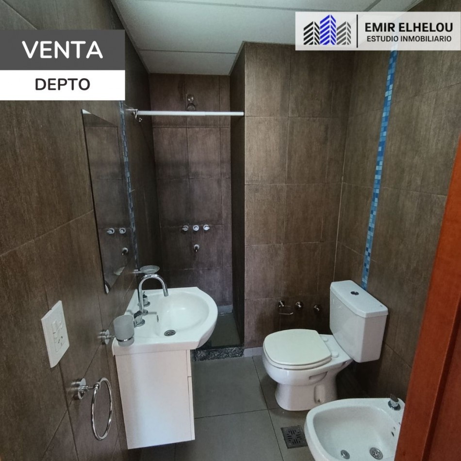 Departamento de 1 dormitorio con cochera y espacio vehicular en Balcarce 346