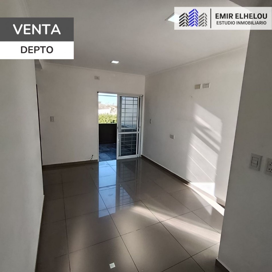 Departamento de 1 dormitorio con cochera y espacio vehicular en Balcarce 346