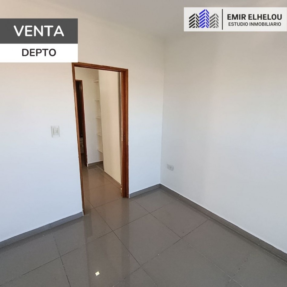 Departamento de 1 dormitorio con cochera y espacio vehicular en Balcarce 346