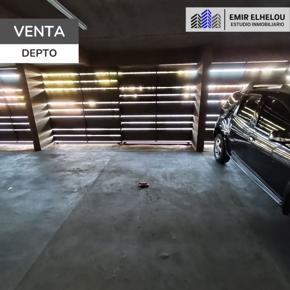 Departamento de 1 dormitorio con cochera y espacio vehicular en Balcarce 346