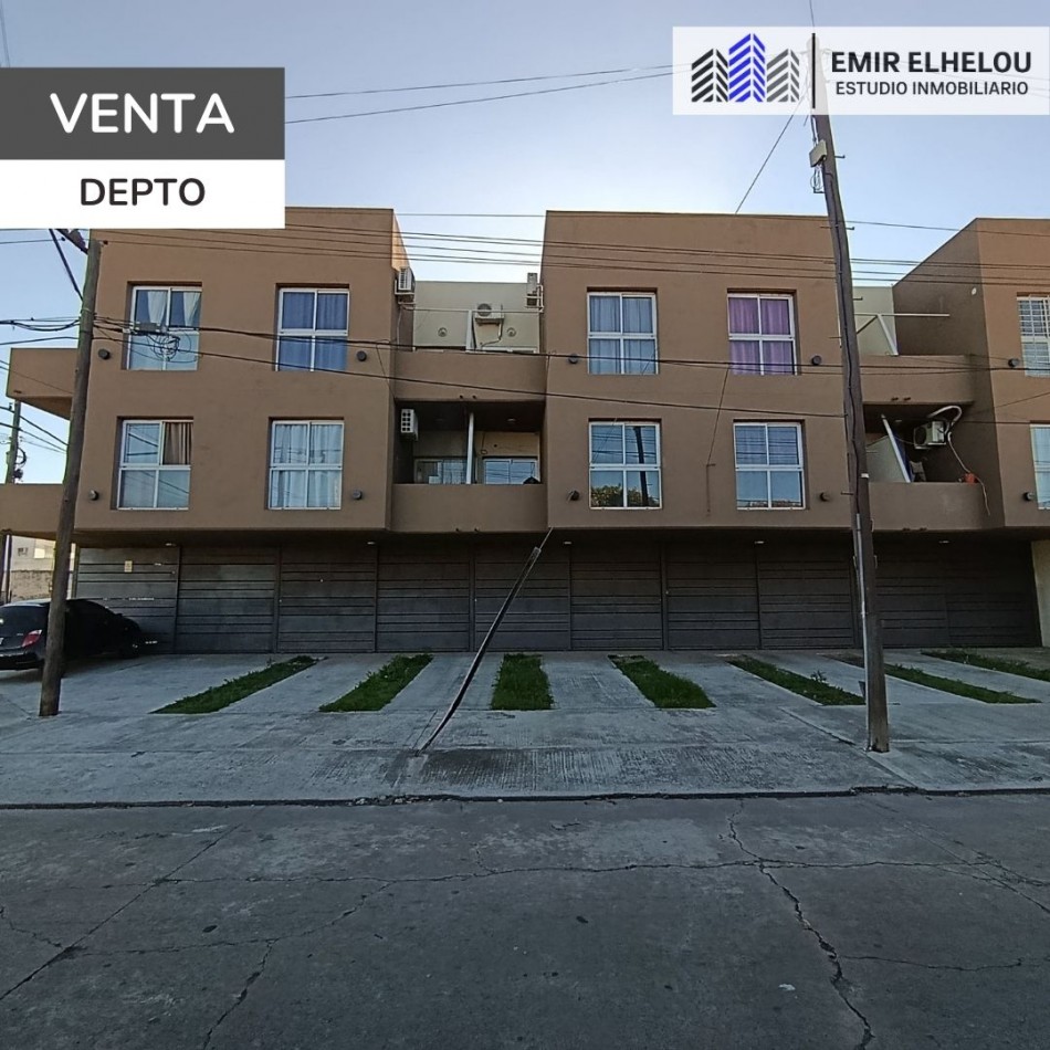 Departamento de 1 dormitorio con cochera y espacio vehicular en Balcarce 346