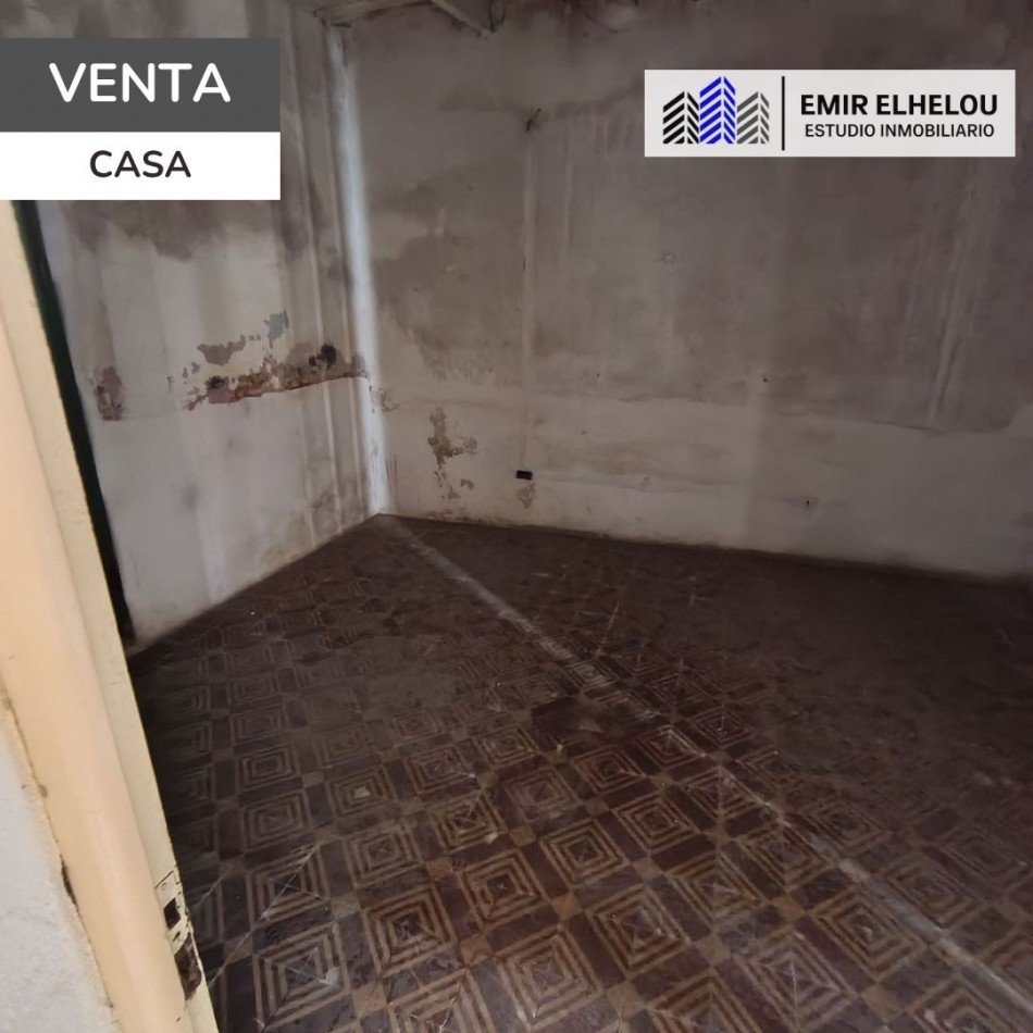 Casa a reciclar en amplio lote en Lamadrid 174