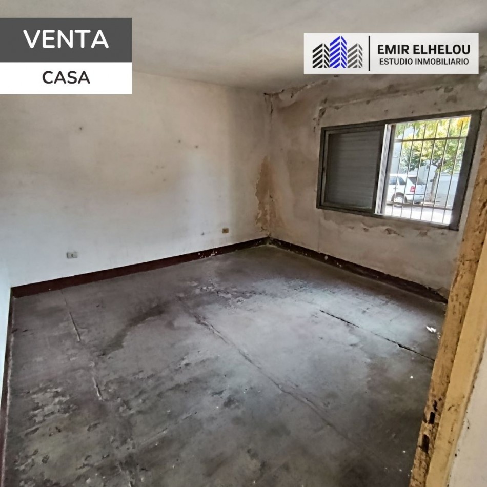 Casa a reciclar en amplio lote en Lamadrid 174