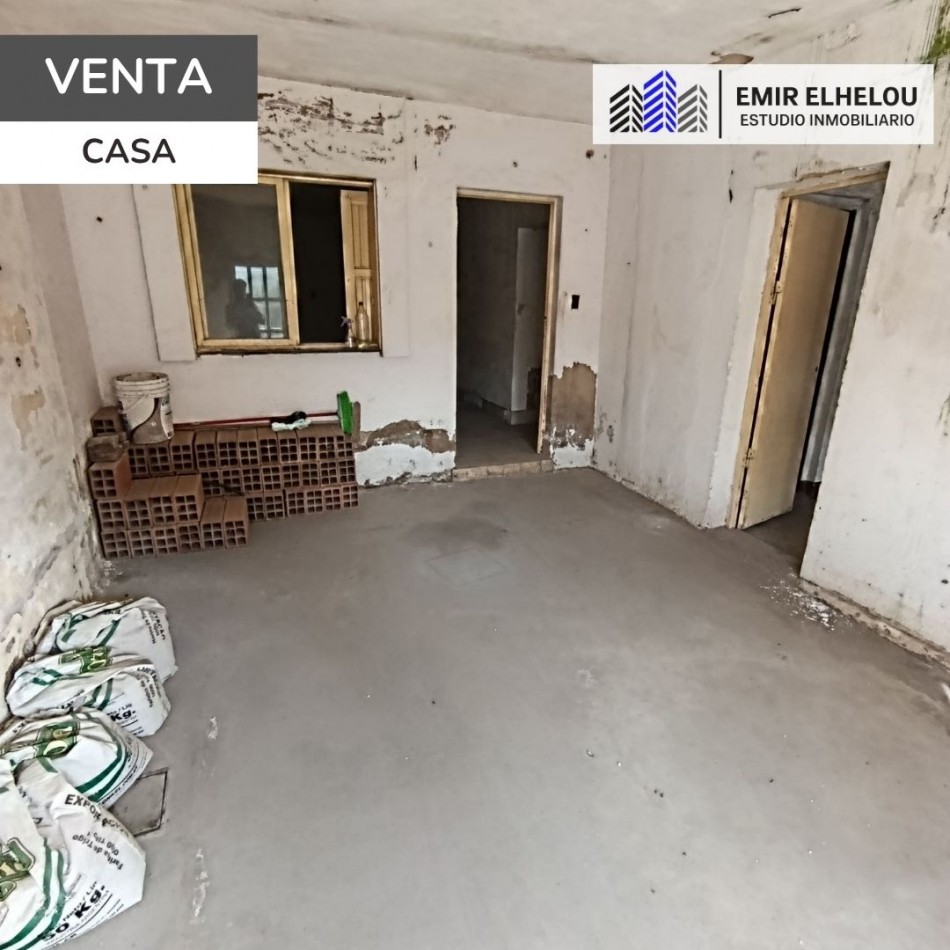Casa a reciclar en amplio lote en Lamadrid 174