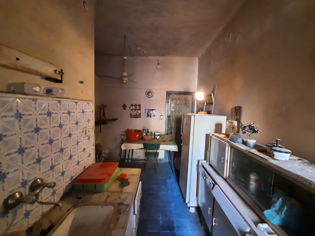 Casa de dos dormitorios a reciclar en Lavalle 80