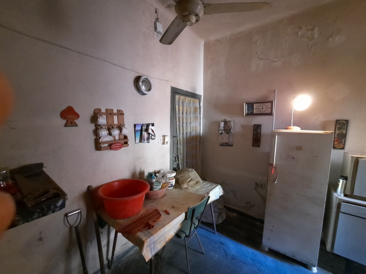 Casa de dos dormitorios a reciclar en Lavalle 80