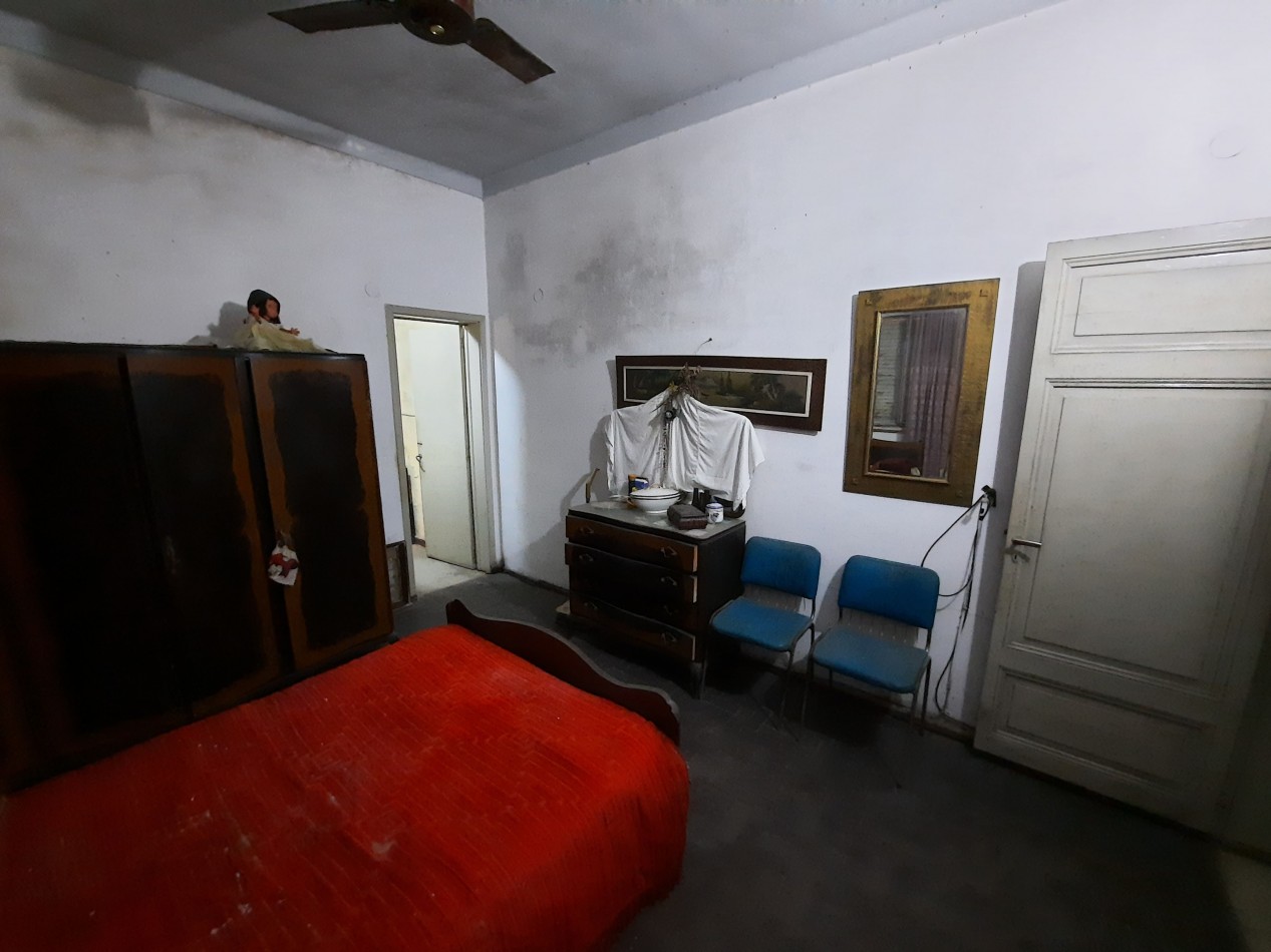 Casa de dos dormitorios a reciclar en Lavalle 80