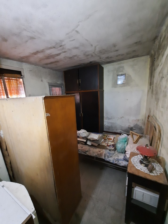 Casa de dos dormitorios a reciclar en Lavalle 80