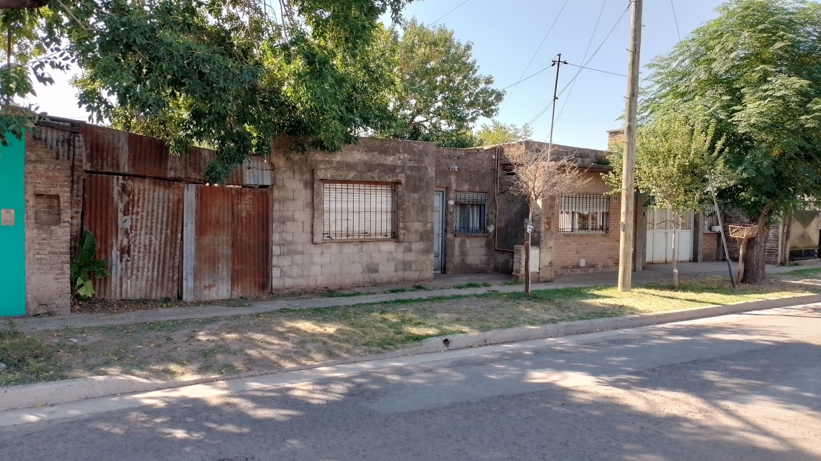 Casa de 4 dormitorios en Strauss 141