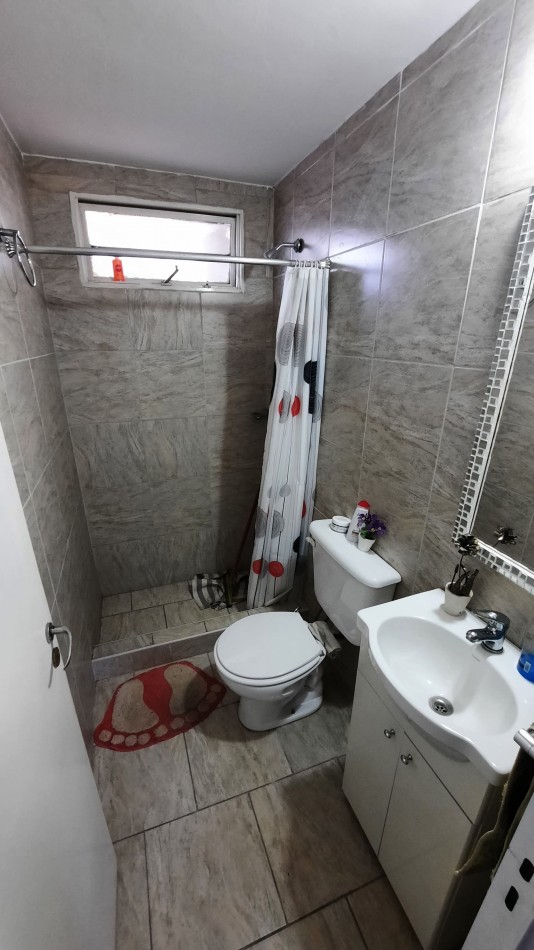 Casa de 2 dormitorios y Local comercial en esquina en Del Forno 131