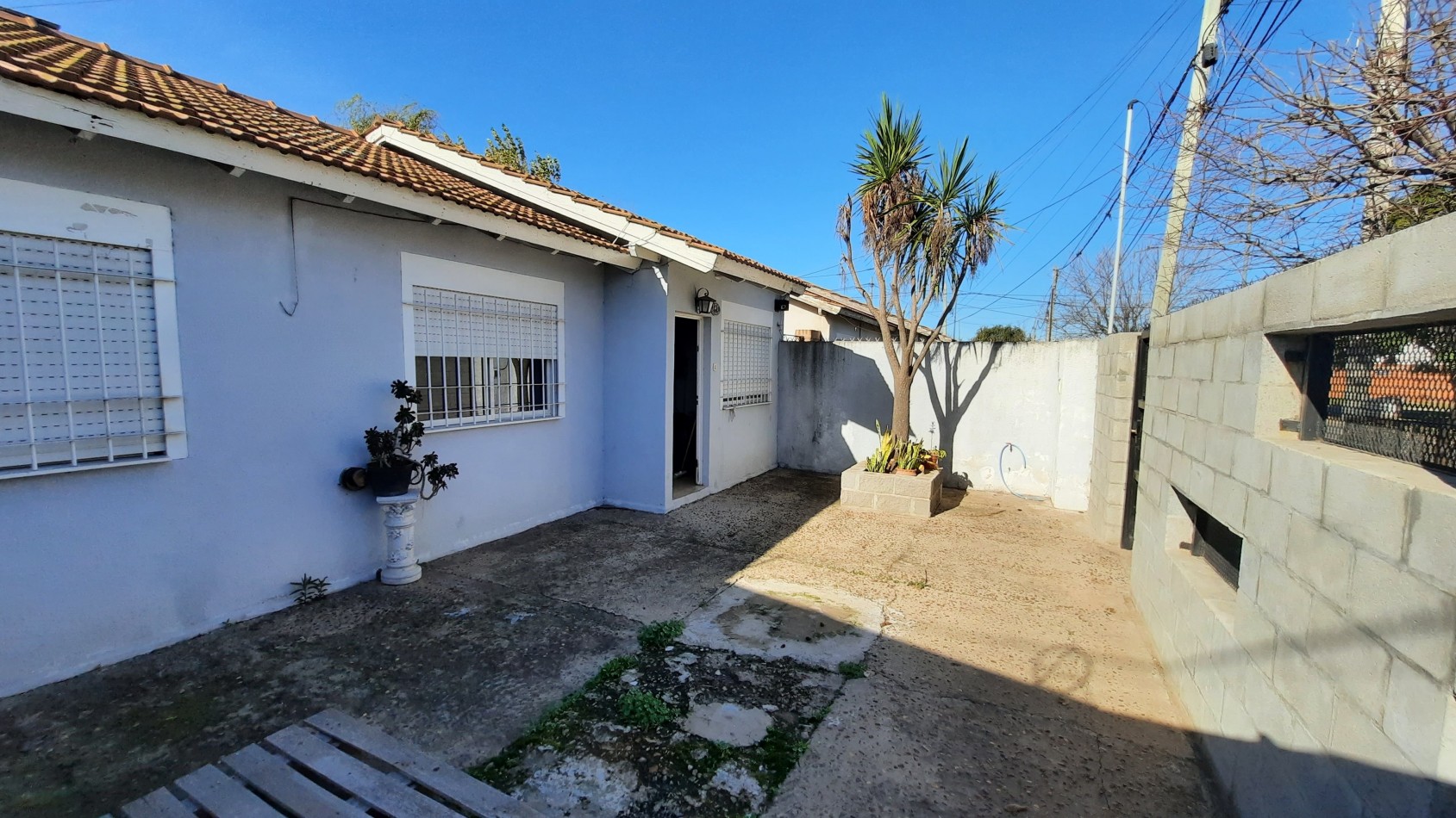 Casa de 2 dormitorios y Local comercial en esquina en Del Forno 131