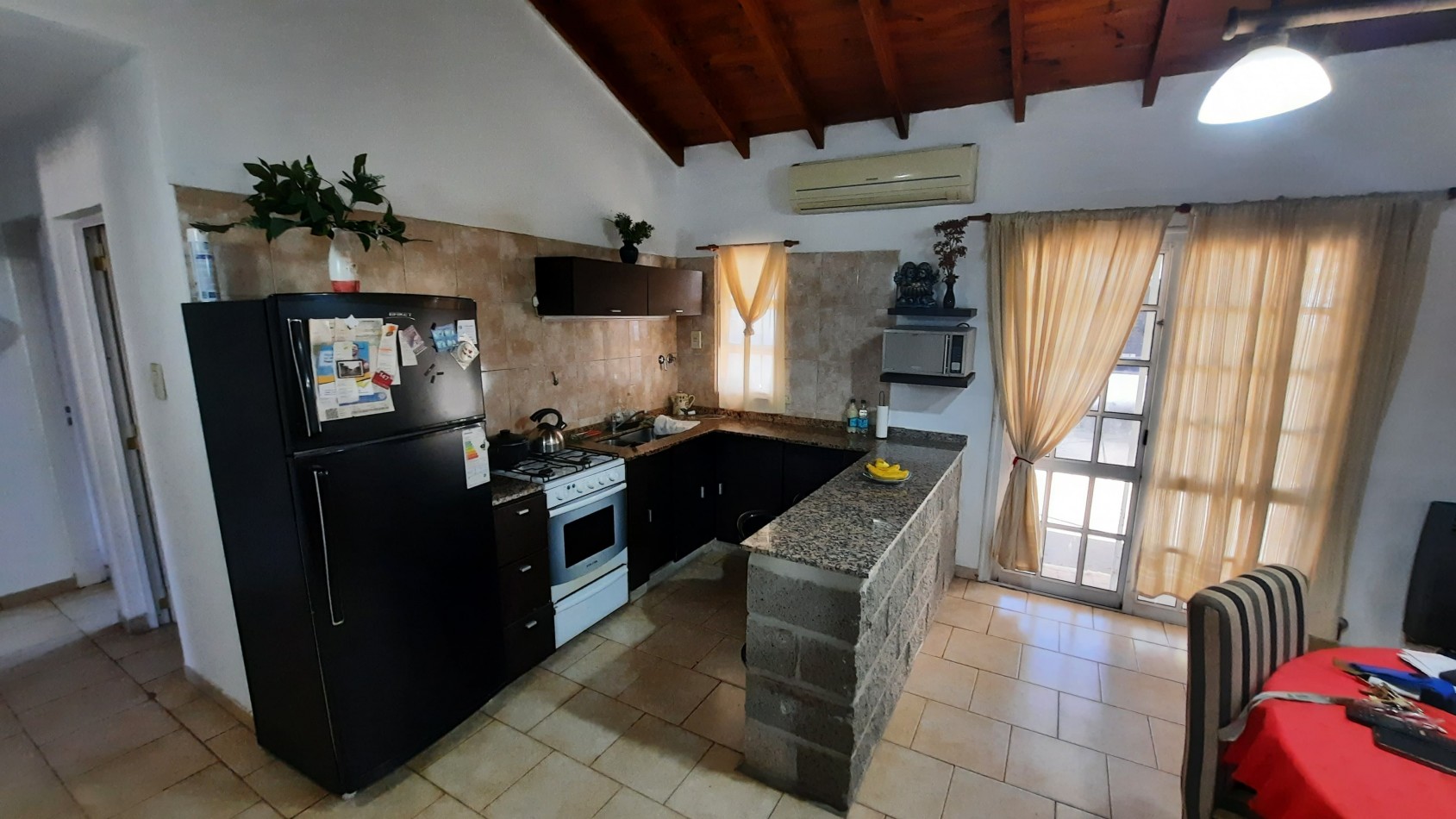 Casa de 2 dormitorios y Local comercial en esquina en Del Forno 131