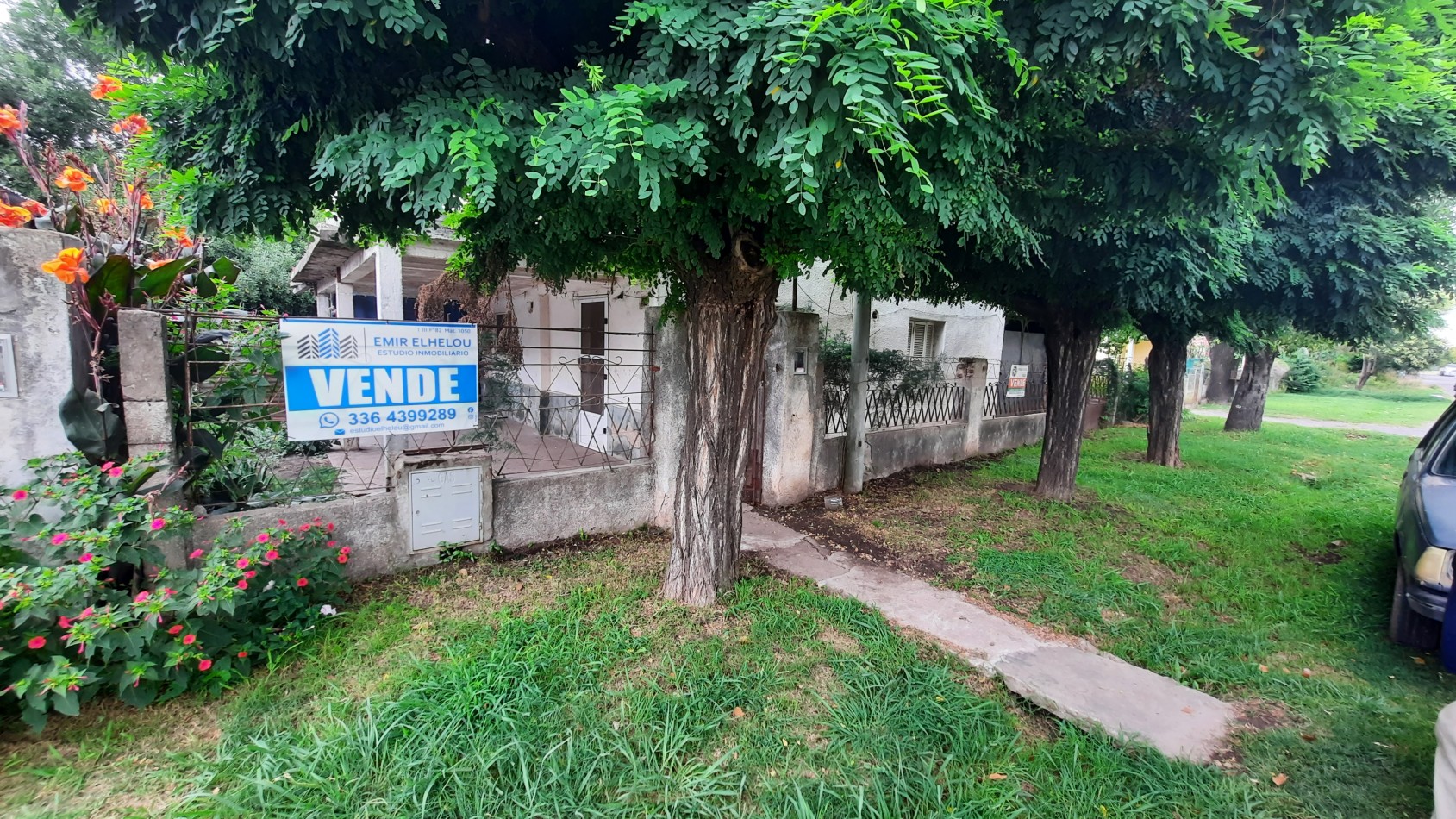 Amplio Lote con casa a reciclar en Campos Salles