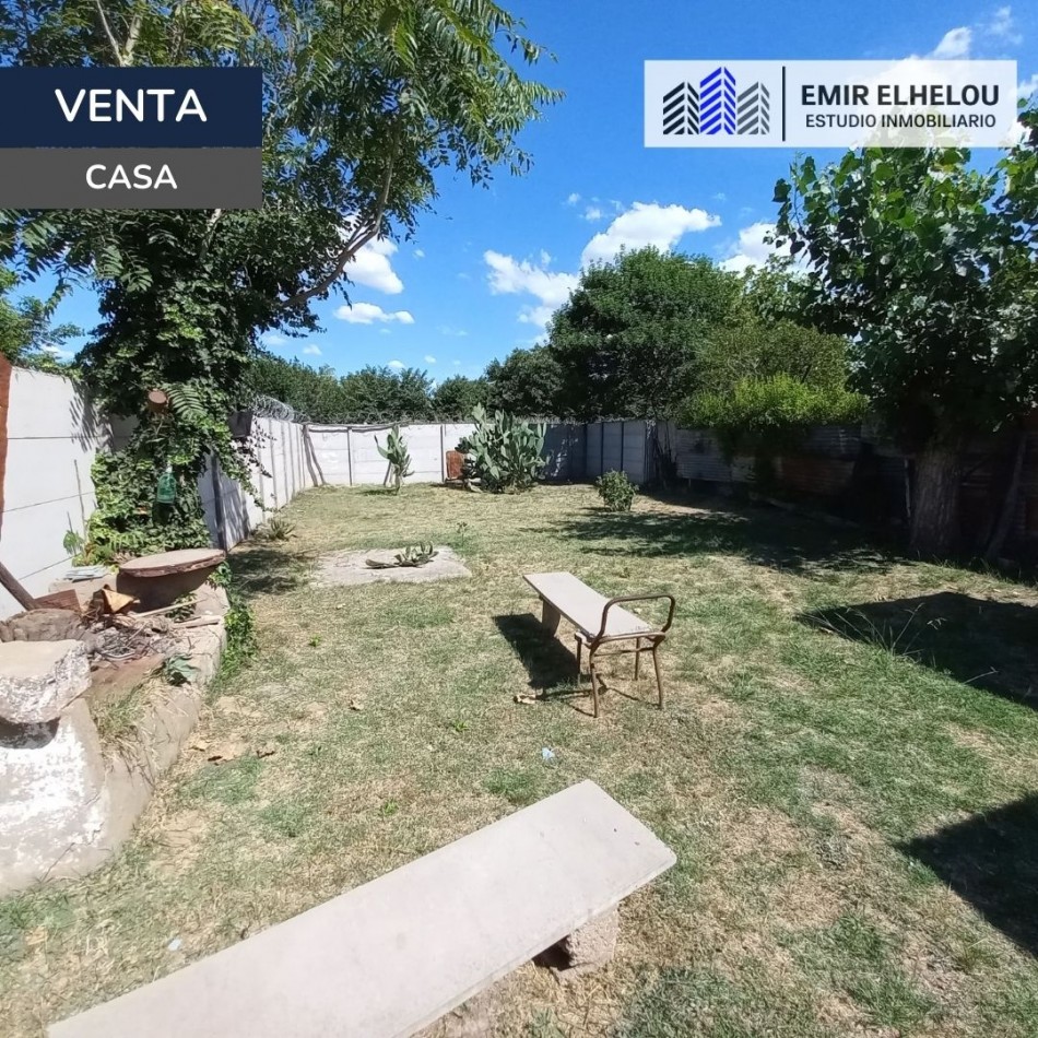 Casa de 2 dormitorios en gran lote en Villa Canto