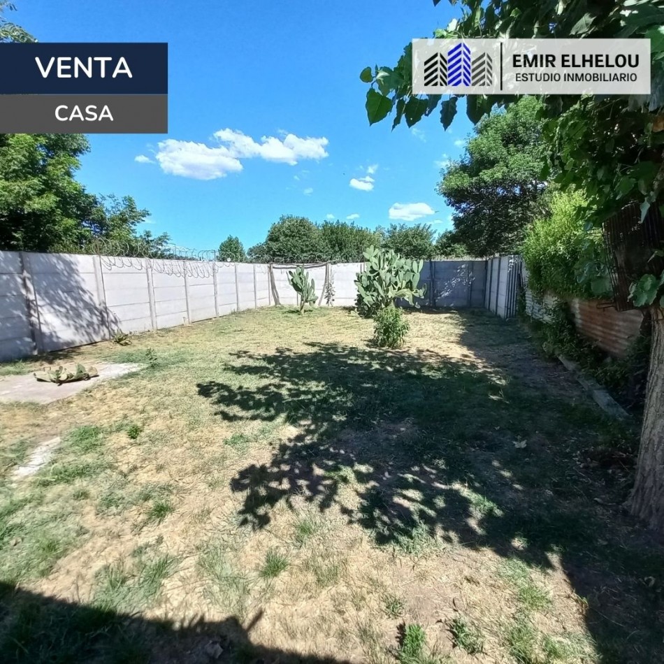 Casa de 2 dormitorios en gran lote en Villa Canto