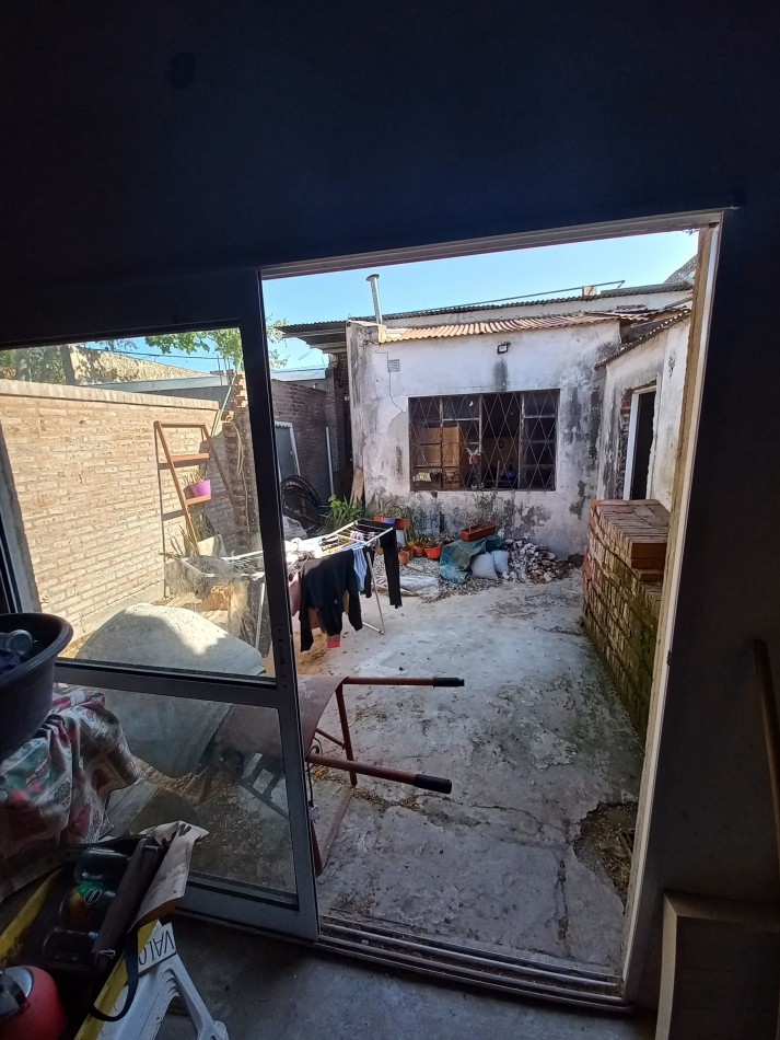 Casa a reciclar de dos dormitorios en Las Heras 146