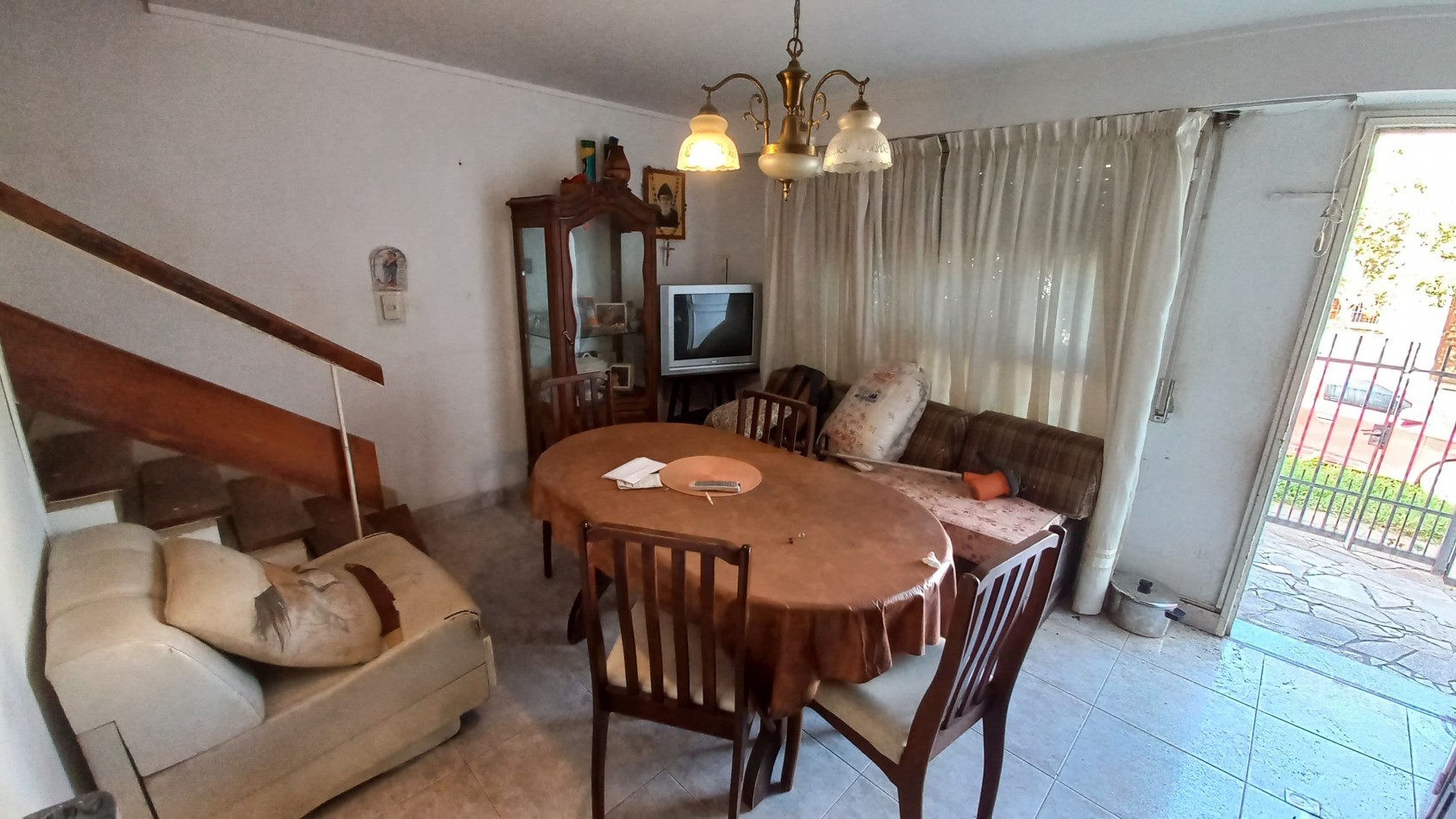 Casa de 3 dormitorios y dependencias en Arenales 215