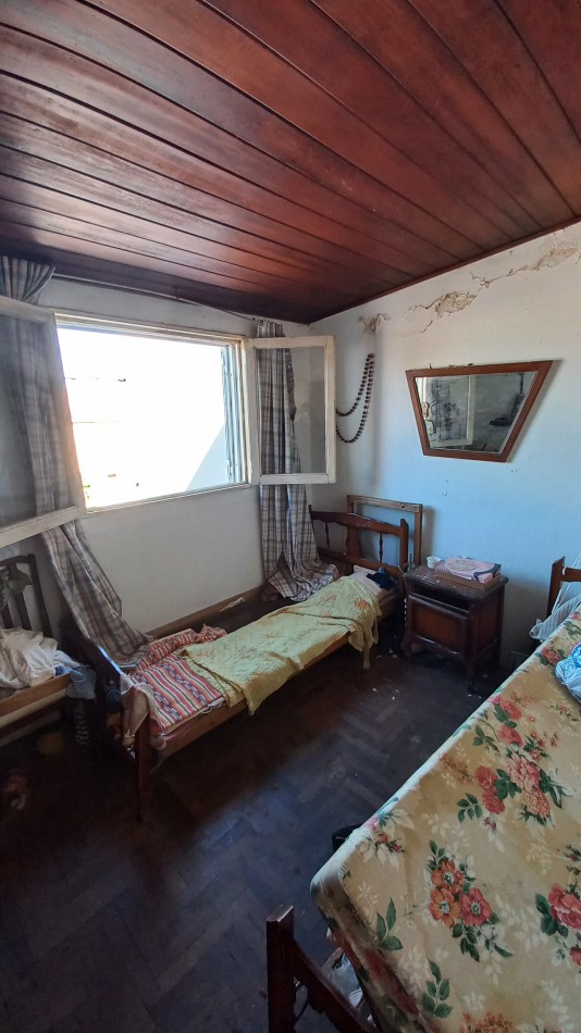 Casa de 3 dormitorios y dependencias en Arenales 215