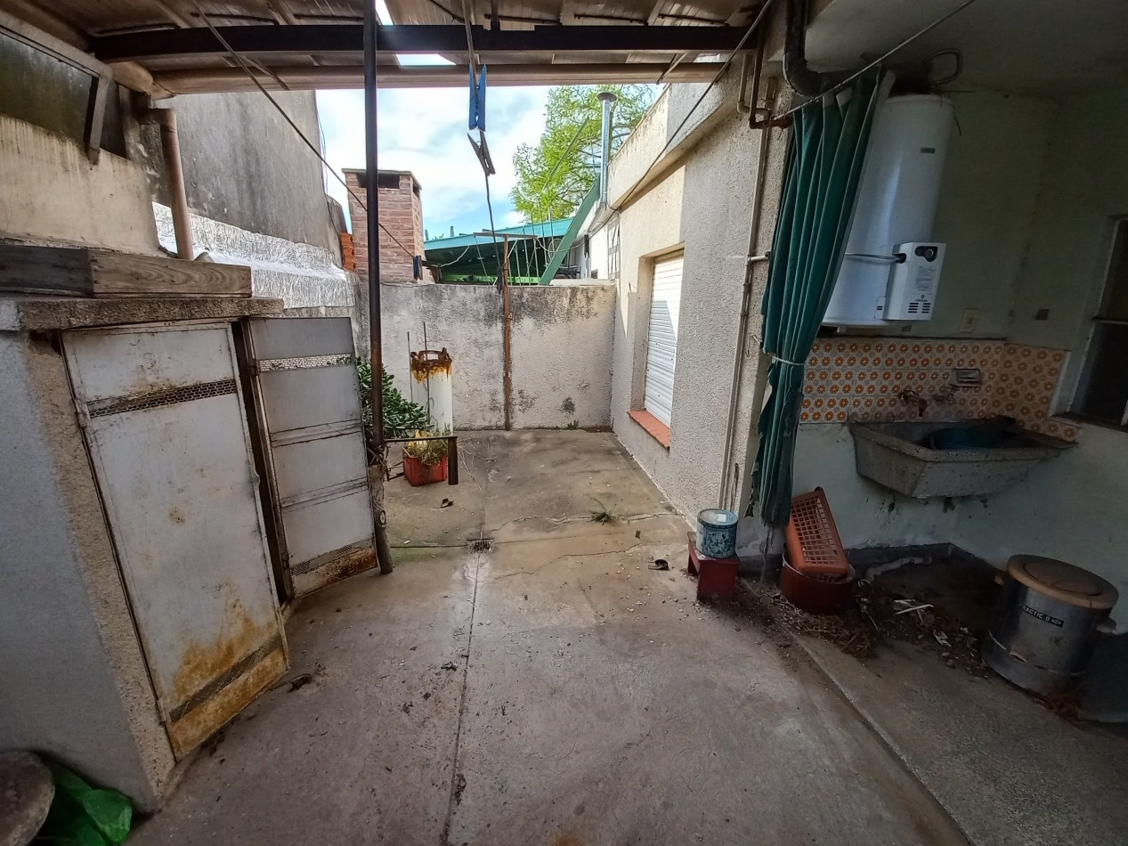 Depto. de 2 dormitorios con cochera en Lavalle 692