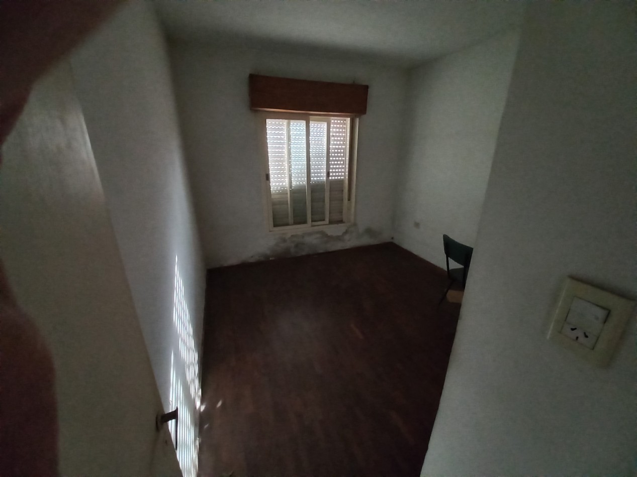 Depto. de 2 dormitorios con cochera en Lavalle 692