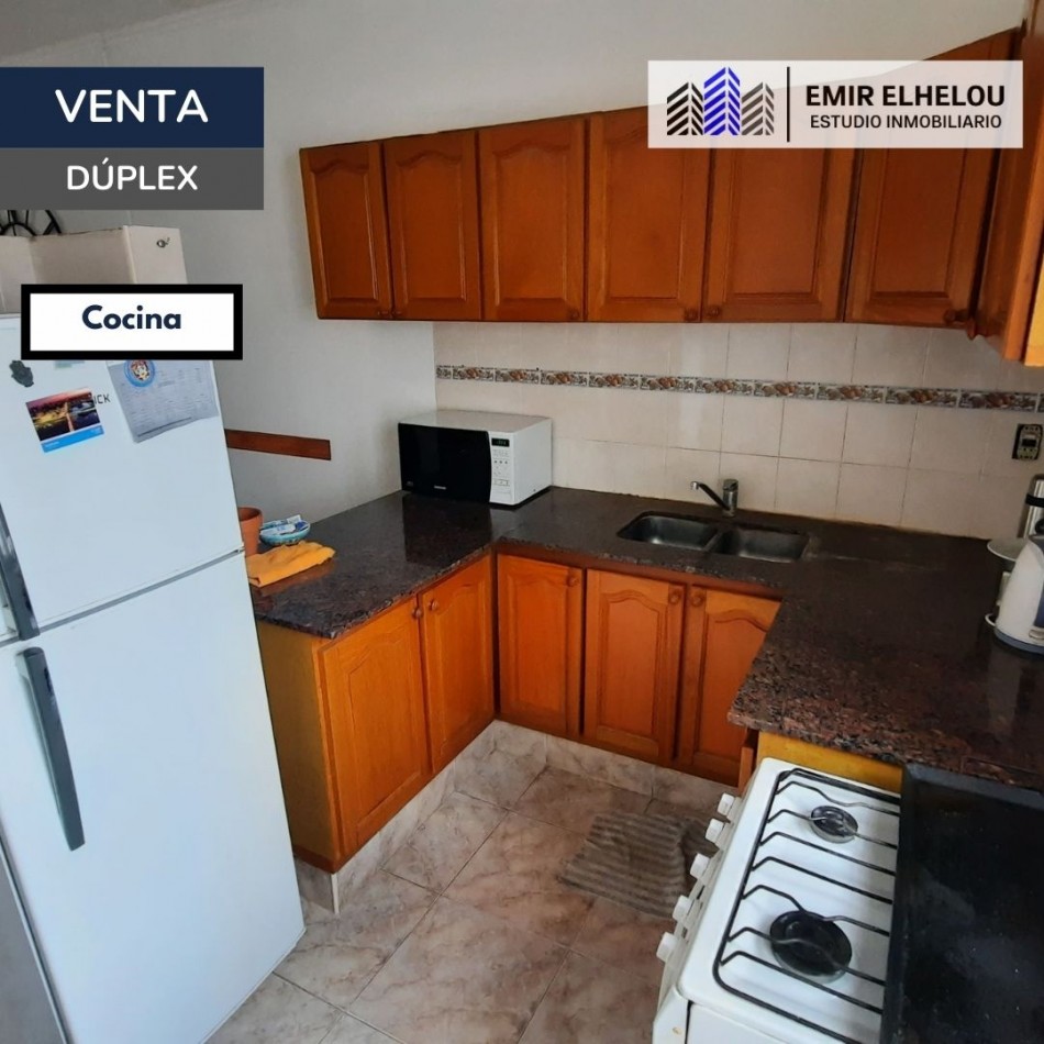 Duplex de 4 dormitorios y cochera en Roca 237