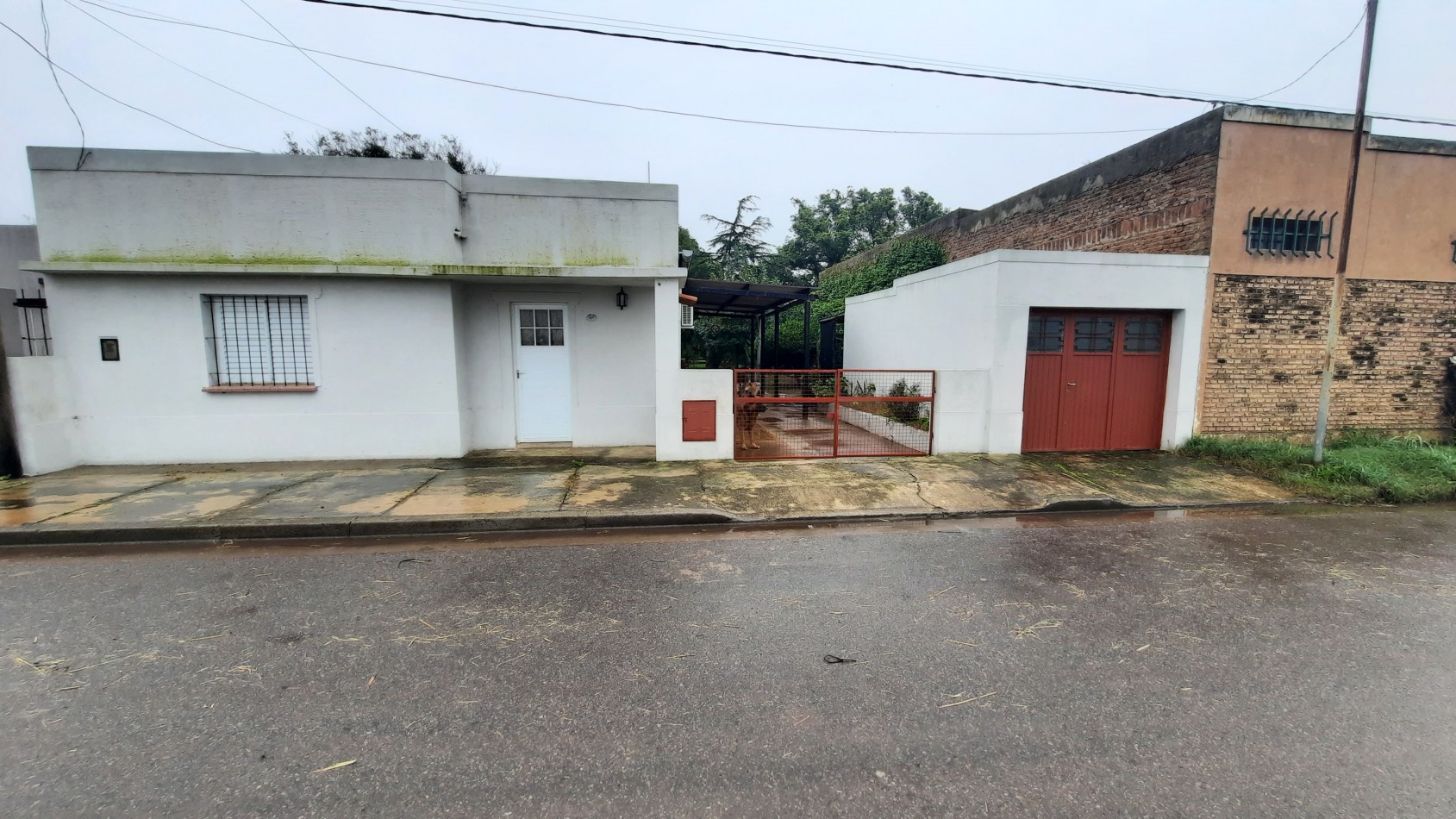 Casa de 3 dormitorios en amplio lote en General Rojo