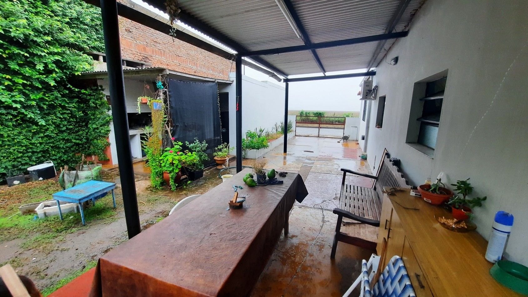 Casa de 3 dormitorios en amplio lote en General Rojo