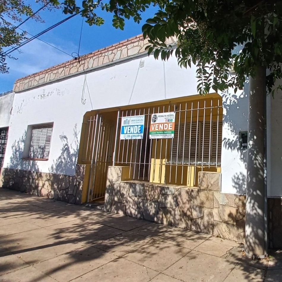 Casa de dos dormitorios ubicada en la esquina de Pringles y Brown, San Nicolas.
