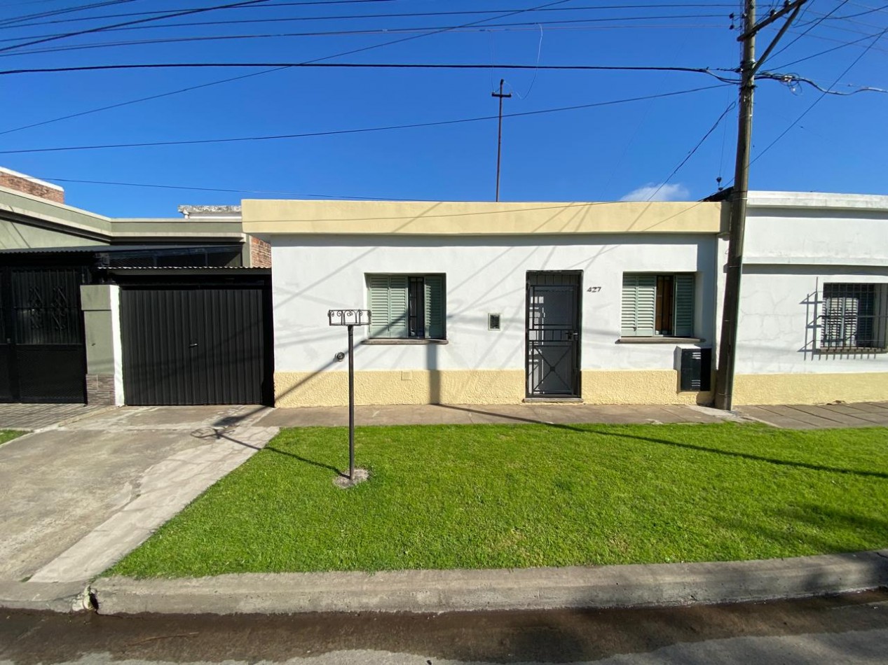 Casa de 2 dormitorios y dependencias en Pavon 427