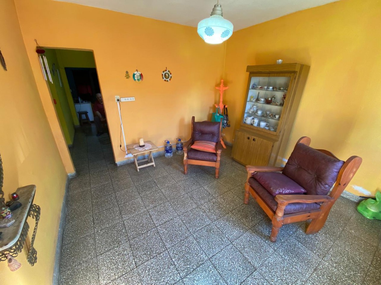 Casa de 2 dormitorios y dependencias en Pavon 427