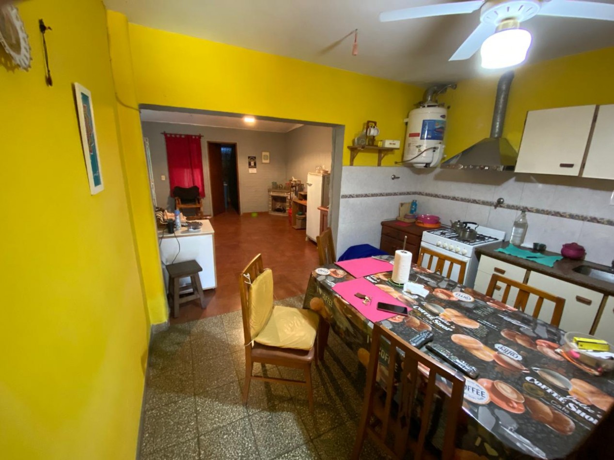 Casa de 2 dormitorios y dependencias en Pavon 427