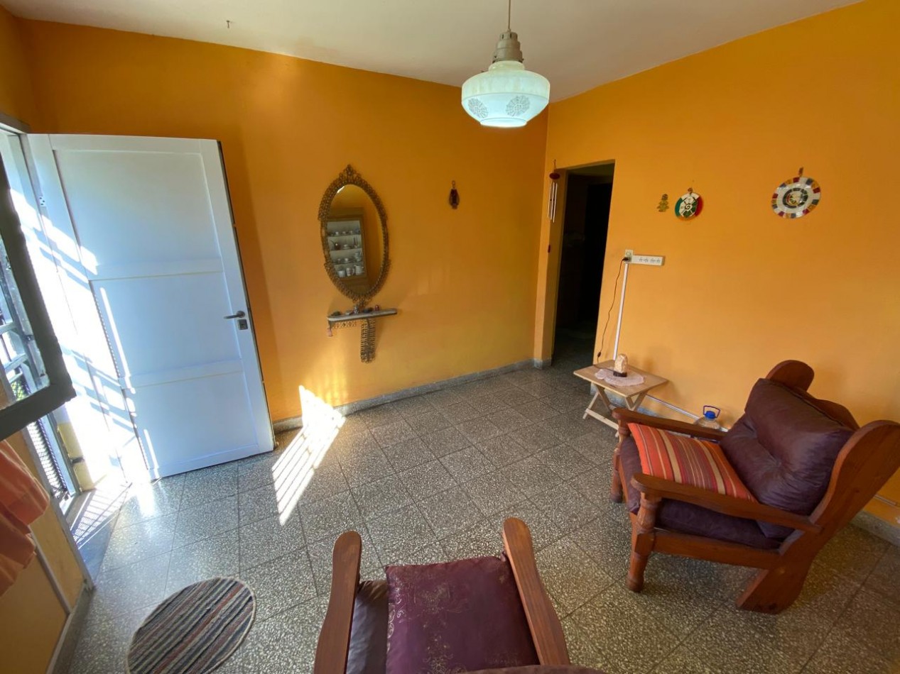 Casa de 2 dormitorios y dependencias en Pavon 427