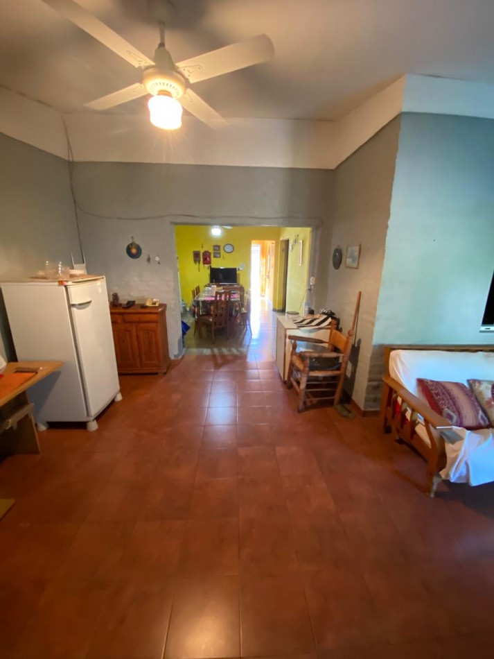 Casa de 2 dormitorios y dependencias en Pavon 427