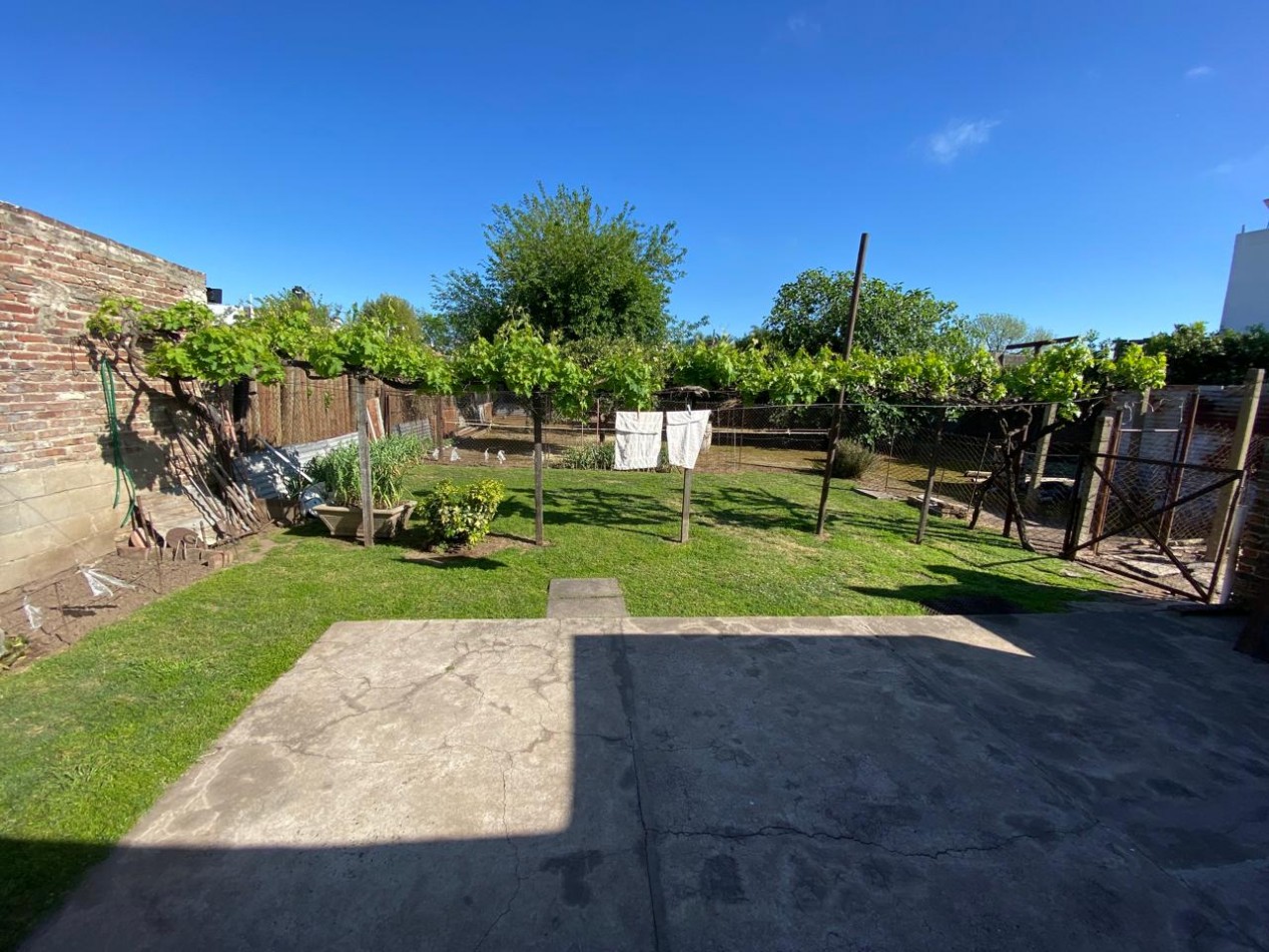 Casa de 2 dormitorios y dependencias en Pavon 427