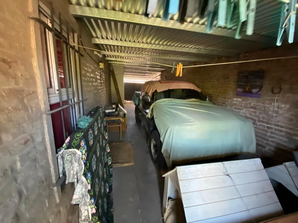 Casa de 2 dormitorios y dependencias en Pavon 427