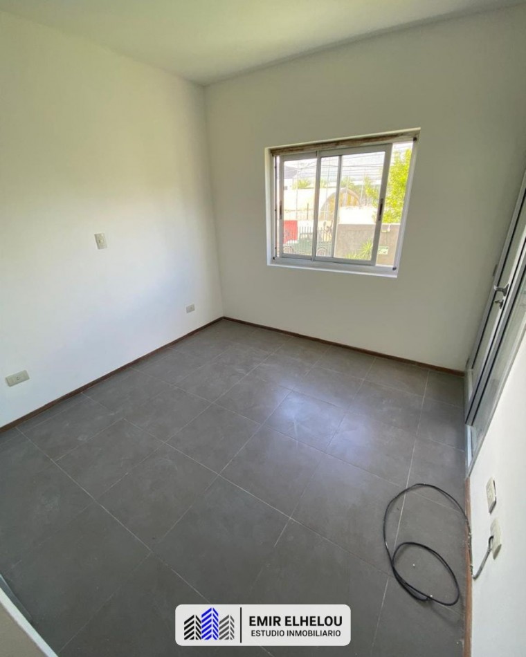 Departamento de un dormitorio con cochera en Roca y Garibaldi