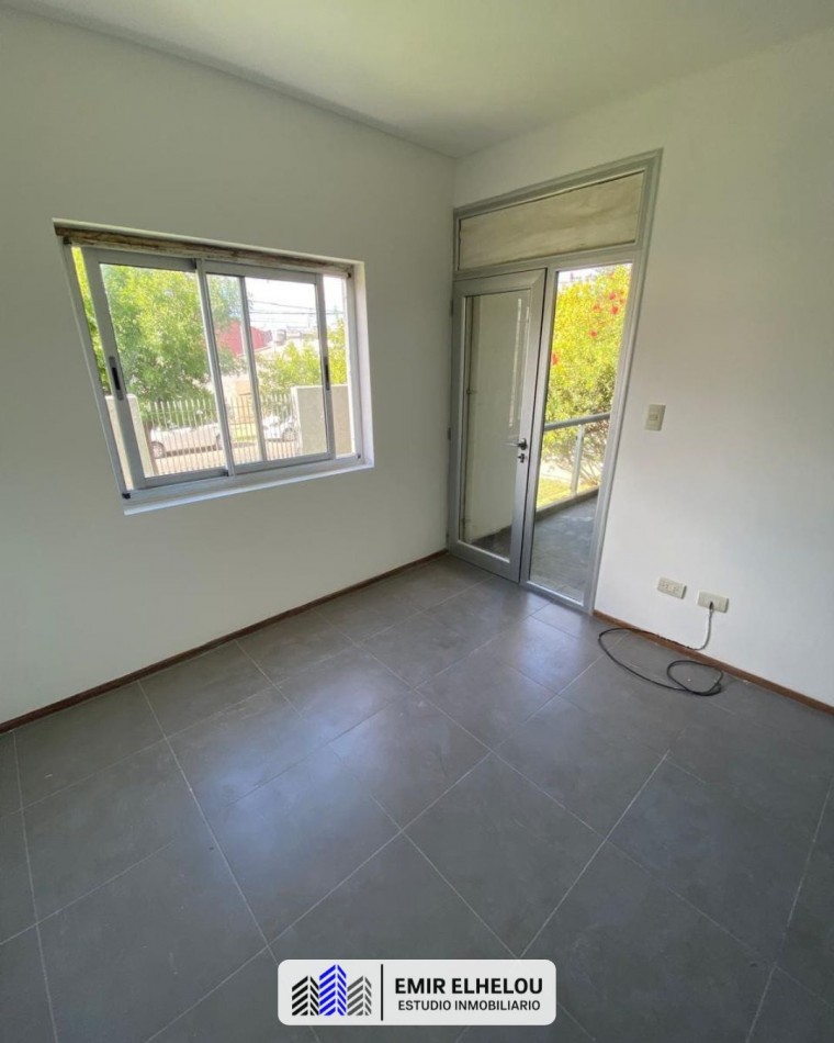 Departamento de un dormitorio con cochera en Roca y Garibaldi