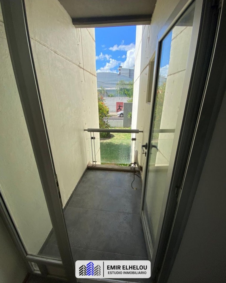 Departamento de un dormitorio con cochera en Roca y Garibaldi