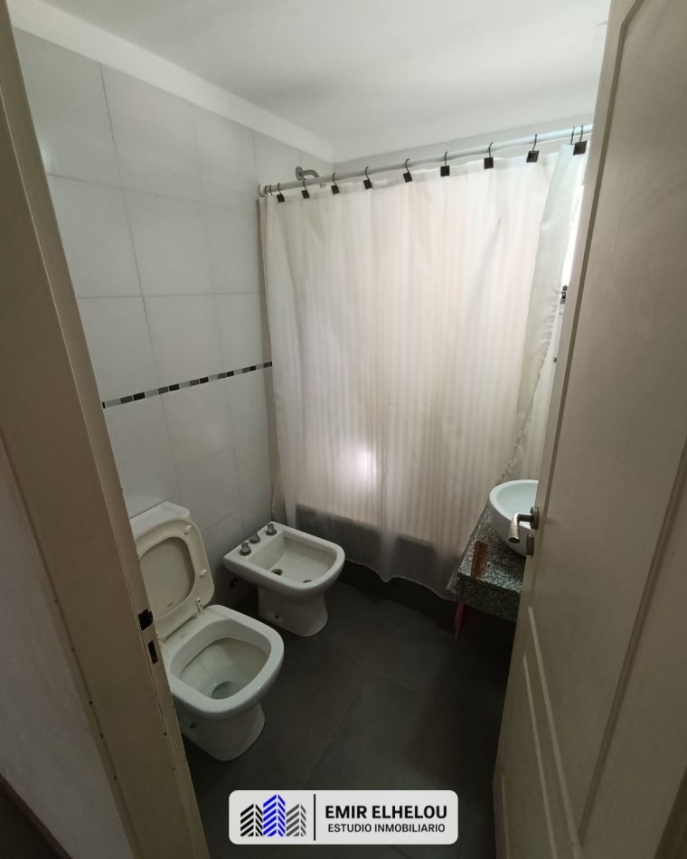 Departamento de un dormitorio con cochera en Roca y Garibaldi