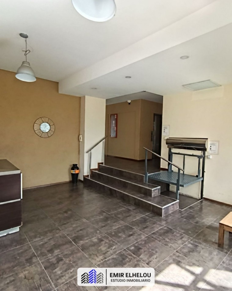 Departamento de un dormitorio con cochera en Roca y Garibaldi