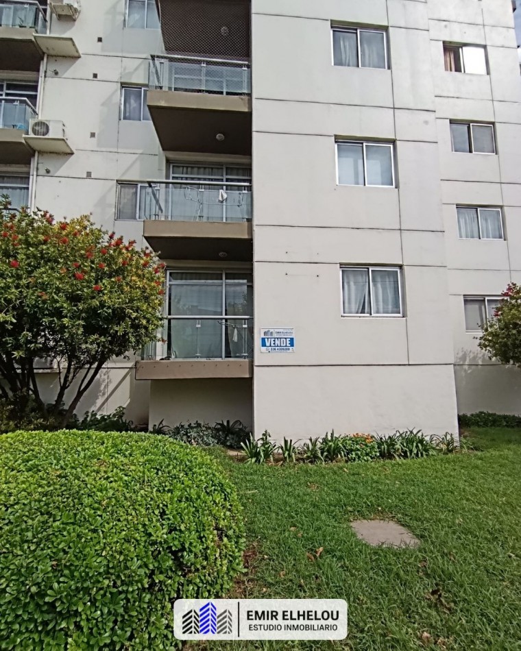 Departamento de un dormitorio con cochera en Roca y Garibaldi