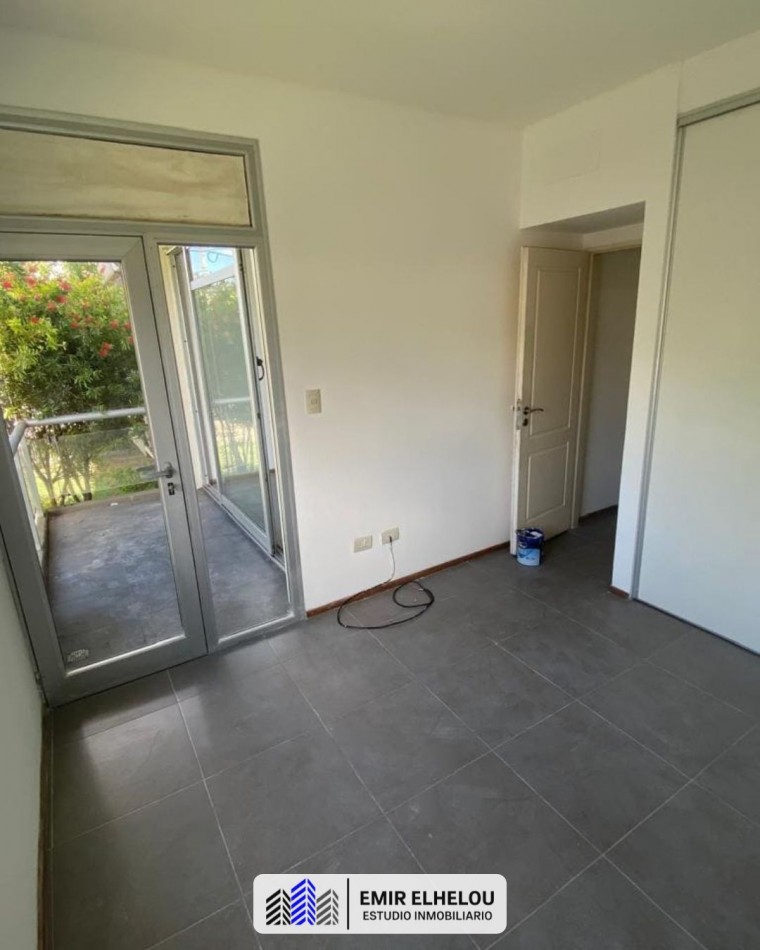 Departamento de un dormitorio con cochera en Roca y Garibaldi